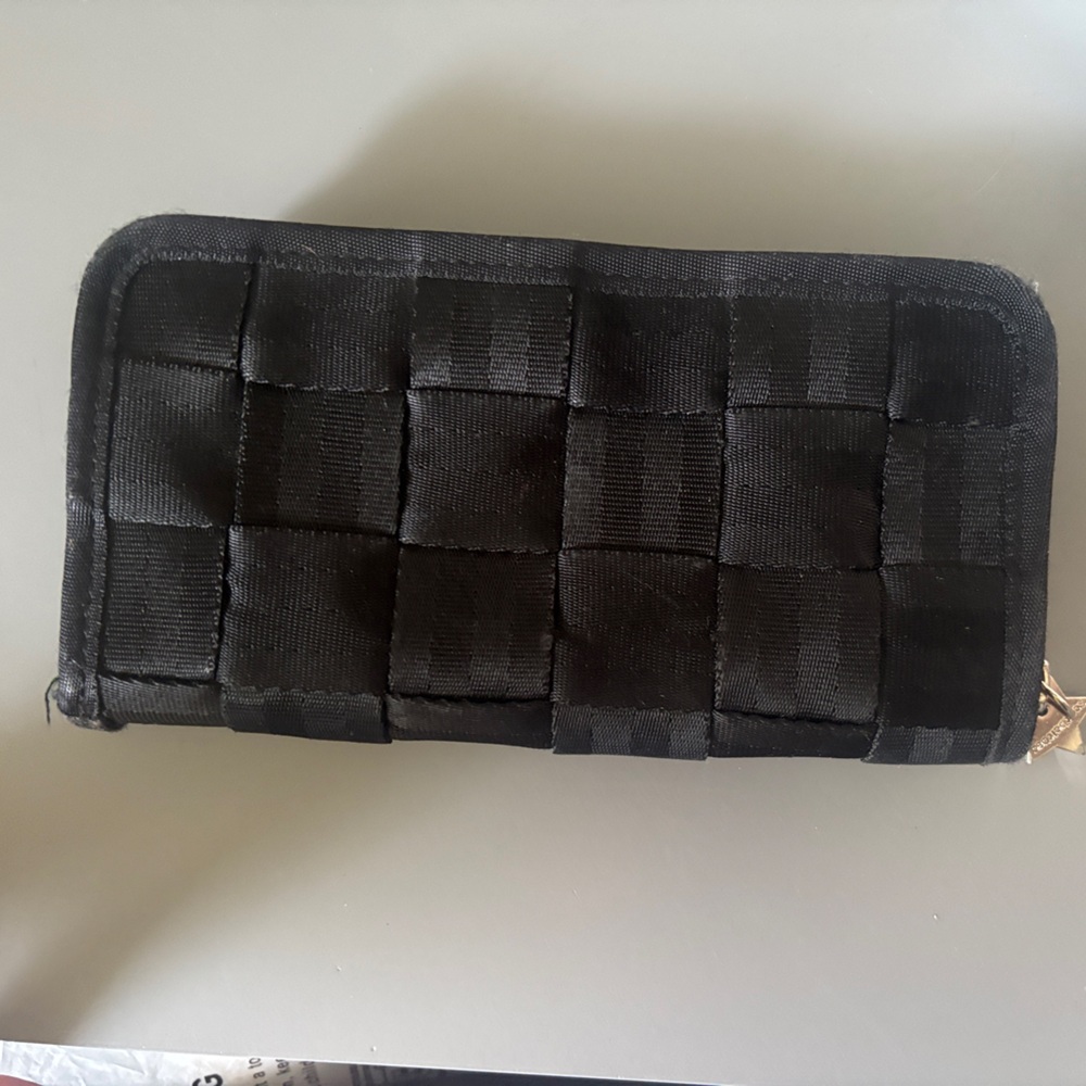 Harvey’s black Woven Black Zip Wallet